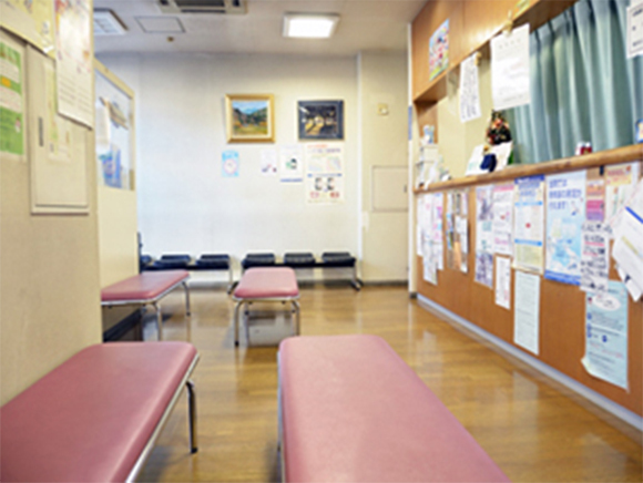 医療法人仁志会 OKAMOTO CLINIC　受付・待合室